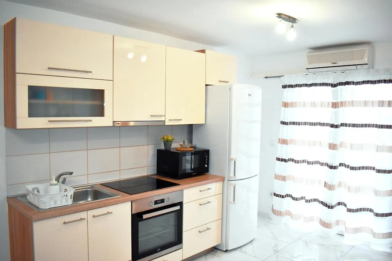 Apartmani Lovrencic Vrsi