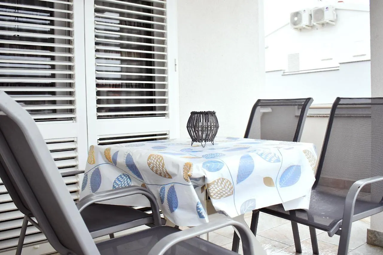 Apartment Apartmani Lovrencic Vrsi