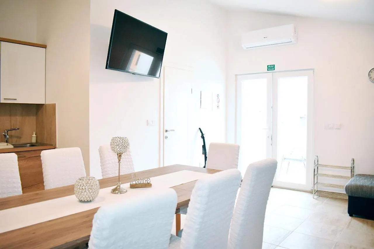 Apartmani Lovrencic Vrsi