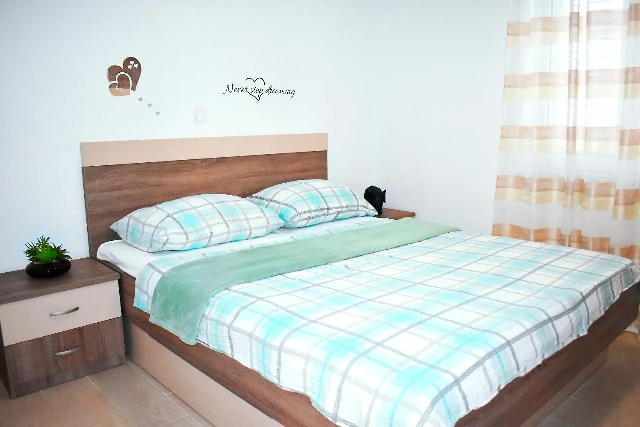 Apartmani Lovrencic Vrsi