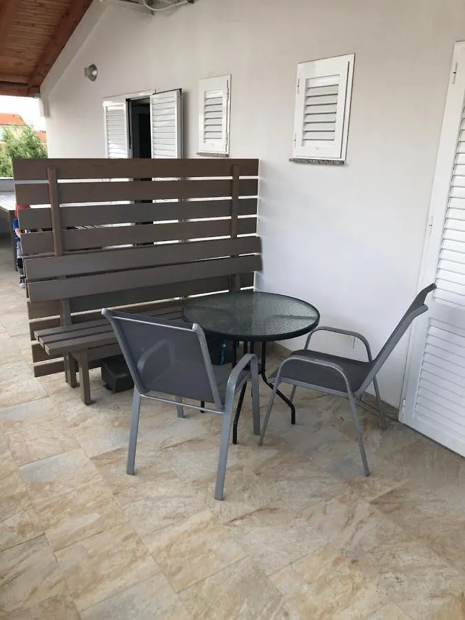 Apartmani Lovrencic Vrsi
